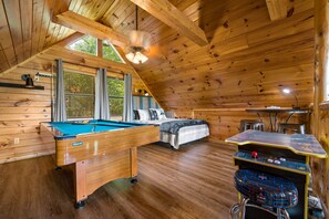 Game room - Leconte Lookout - Stunning Views - Hot Tub - Games (Sevierville)