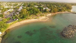 Beach nearby, sun loungers, beach towels