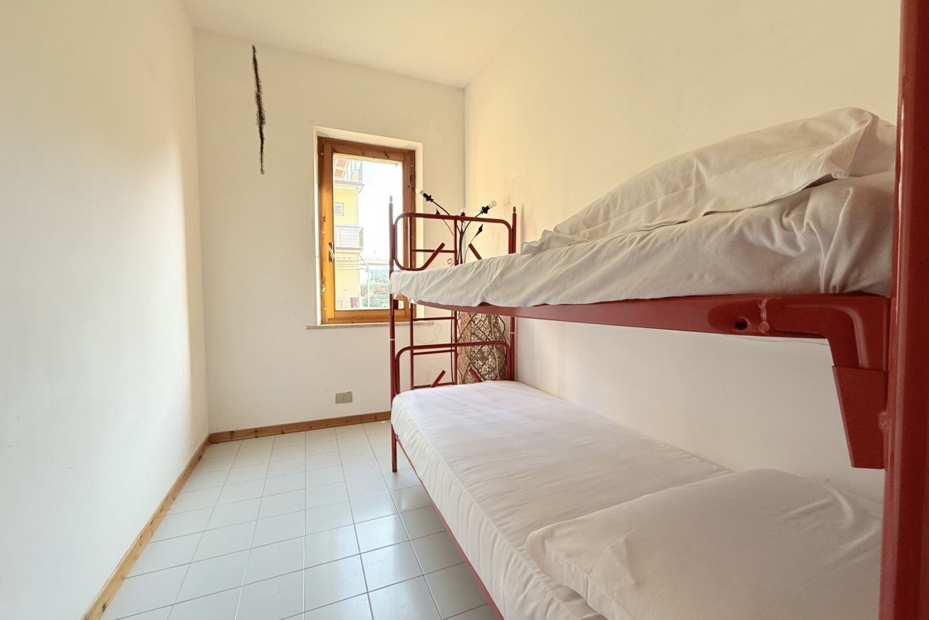 2 bedrooms, bed sheets