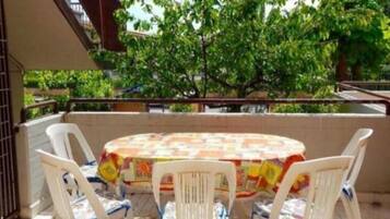 屋外ダイニングエリア