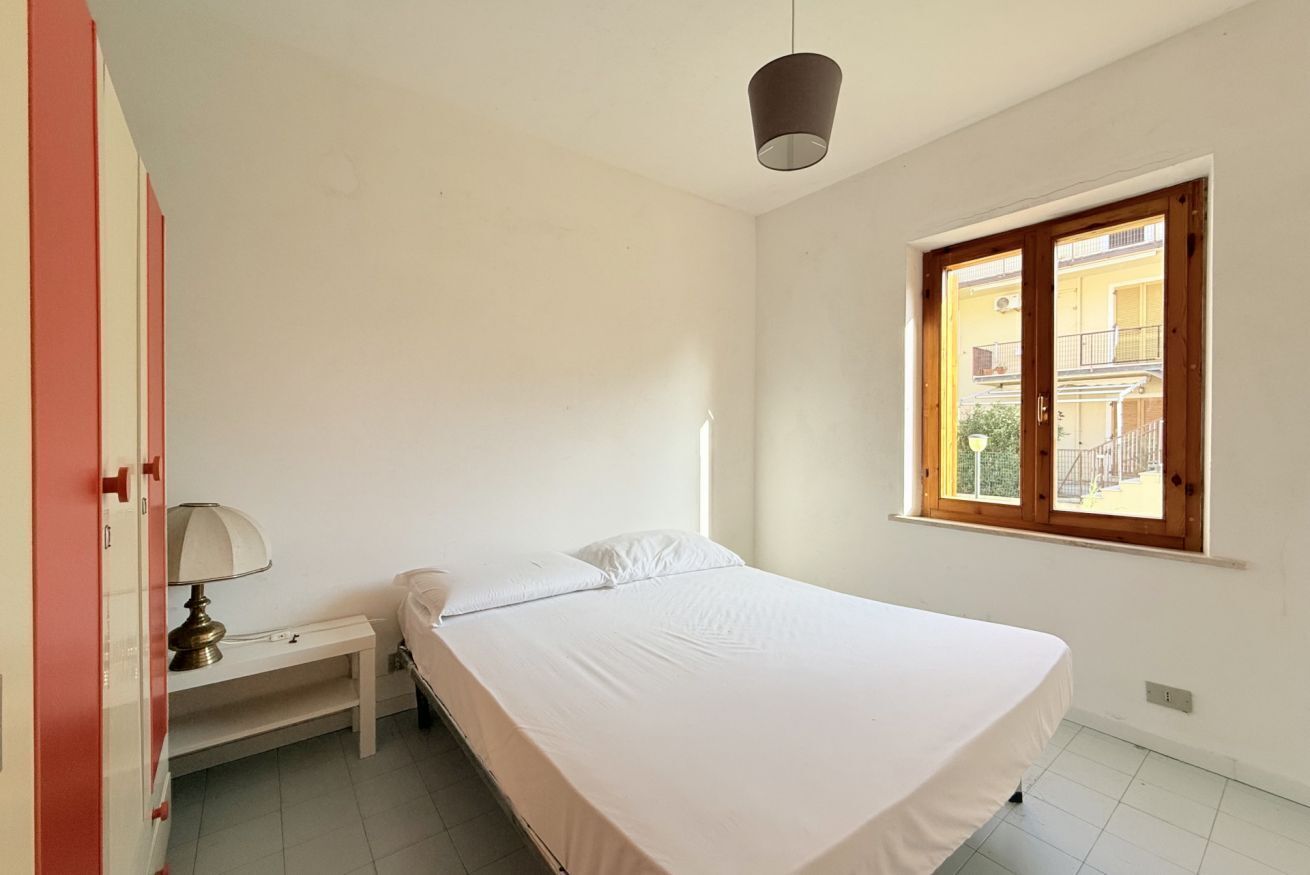 2 bedrooms, bed sheets