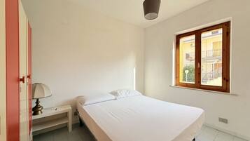 2 bedrooms, bed sheets