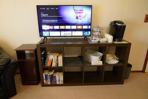 Spacious, private, bedroom and private 3/4bath... a simple bed and breakfast