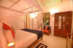 3 chambres, coffres-forts dans les chambres, fer et planche Ă repasser