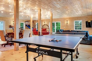 Games room - Family & Friends Retreat*Hot Tub*Game Room*King Beds*Firepit*Near Lakes*Sauna (Bridgton)