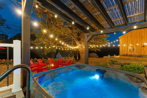 Family & Friends Retreat*Hot Tub*Game Room*King Beds*Firepit*Near Lakes*Sauna