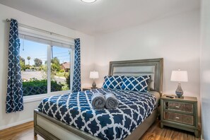 4 bedrooms, iron/ironing board, free WiFi, bed sheets