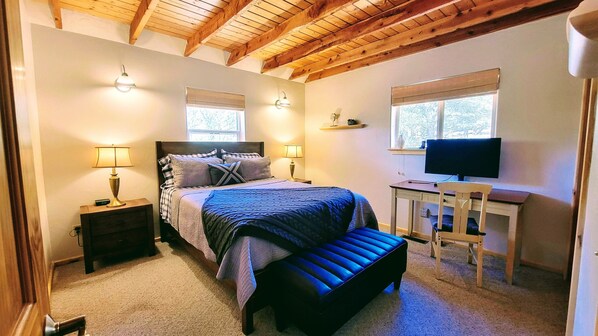 3 bedrooms, desk, iron/ironing board, free WiFi