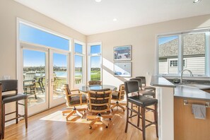 Interior - Omaha - Arnold Palmer Golf Course, on the Lakes at 15 (Omaha)