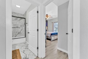 2 chambres, fer et planche à repasser, lit parapluie, Wi-Fi