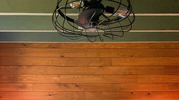 3 camere, una scrivania, ferro/asse da stiro, Wi-Fi