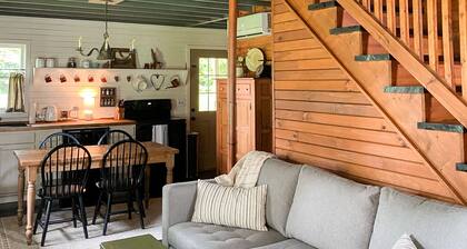 Simply sweet creekside cottage with loft