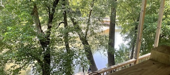 Little Bears Cozy Creekside Cabin at Up The Creek
