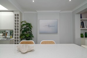 Dining - GuestReady - Modern Apt in Chelsea with a Terrace (London)