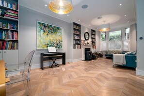 Interior - GuestReady - Family Stay in the heart of Fulham (London)