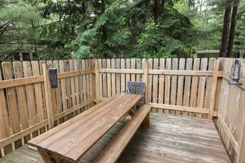 Dogs Welcome! Lake House. Close to Dells!