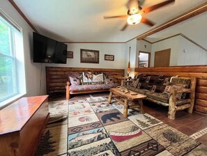 Smart-TV, DVD-Player, Bücher, Videothek