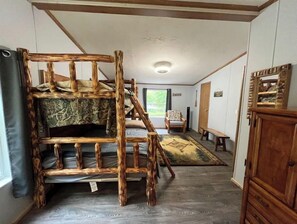 3 多间卧室、免费 WiFi、床单