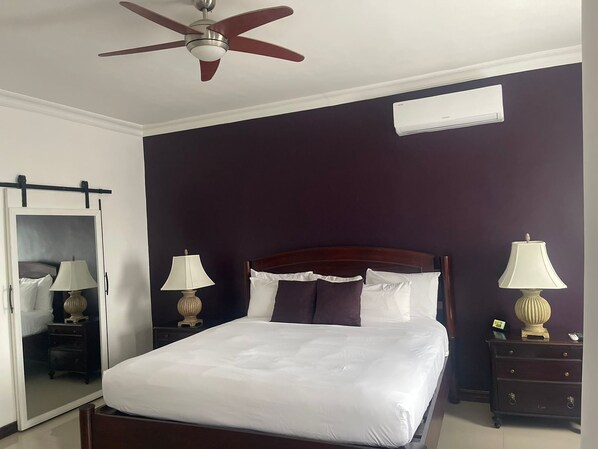 2 habitaciones, escritorio, tabla de planchar con plancha y wifi gratis 