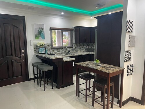 Beautiful 2 Bedroom Unit