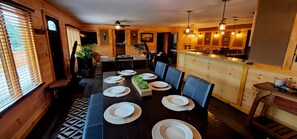 Dining - Beautiful Home with Lake Views 4/2, Beautiful Home with Lake Views 4/2 - Resort Access for Fee (Lake George)
