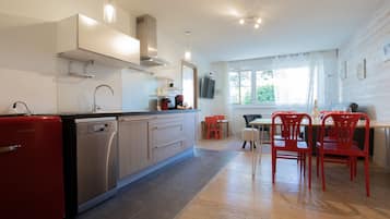 Refrigerador, microondas, horno y lavavajillas