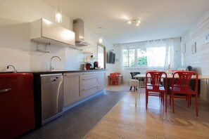 Réfrigérateur, micro-ondes, four, lave-vaisselle