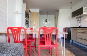 Dining - Diego, Standing Piscine Privé (Annecy)