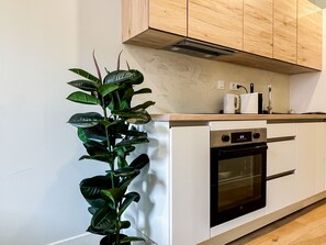 Refrigerador, microondas, horno y lavavajillas 