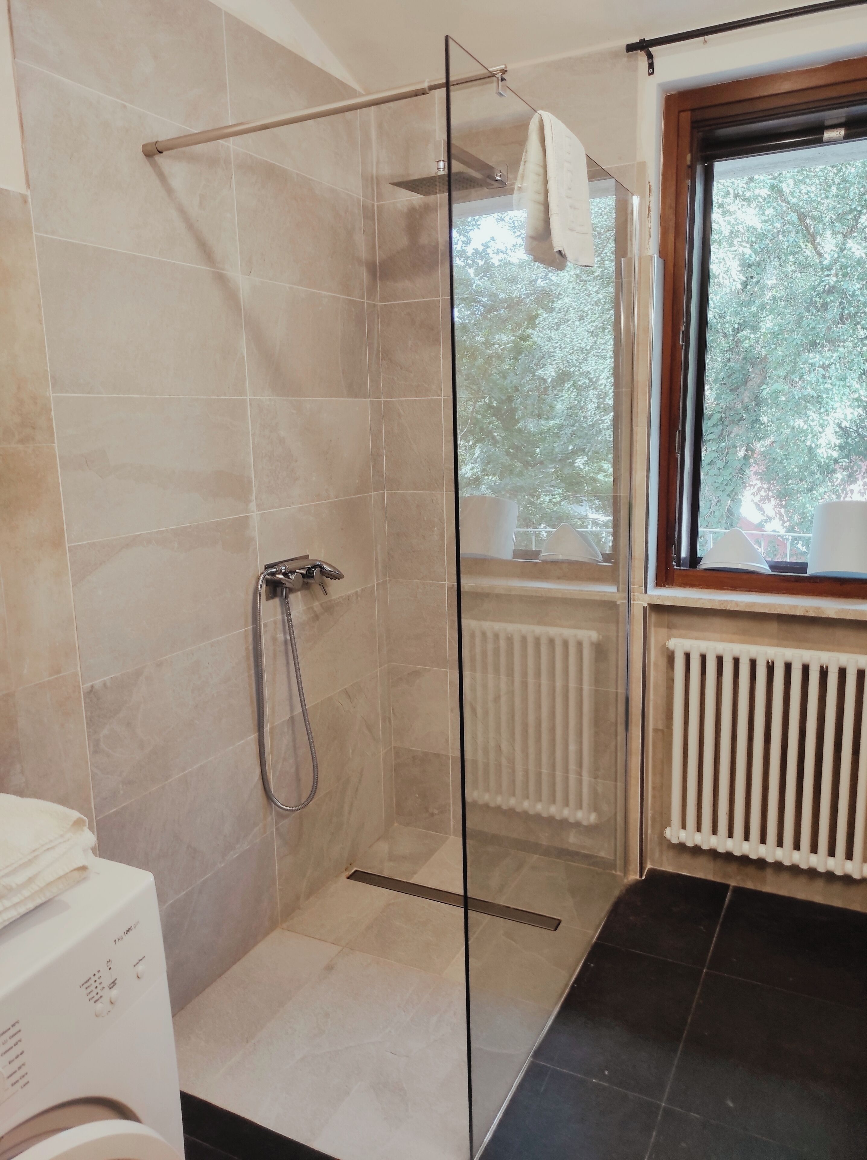 Doccia, asciugacapelli, bidet, asciugamani
