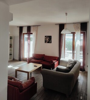 Télévision, cheminée