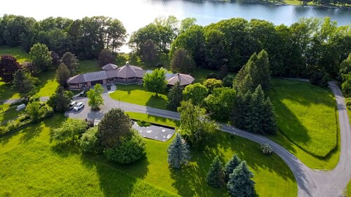 Waterfront Large Family Home 1000 islands
