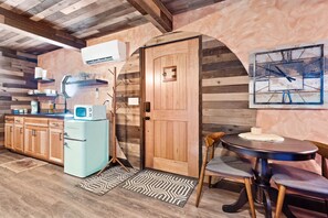 Fridge, microwave, stovetop, coffee/tea maker - Rustic Hobbit Inspired Hocking Hills State Park 3 mi away Hot Tub Pet Friendly (Creola)