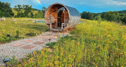 Rustic Hobbit Inspired Hocking Hills State Park 3 mi away Hot Tub Pet Friendly