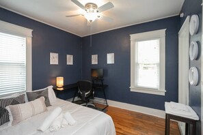 3 bedrooms, desk, iron/ironing board, WiFi