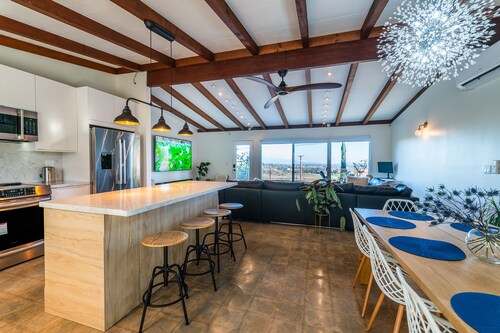 Amazing Mountain and Valley Views - 3 King Beds, Tesla Charger, Sauna