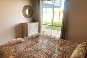 5 bedrooms, iron/ironing board, bed sheets