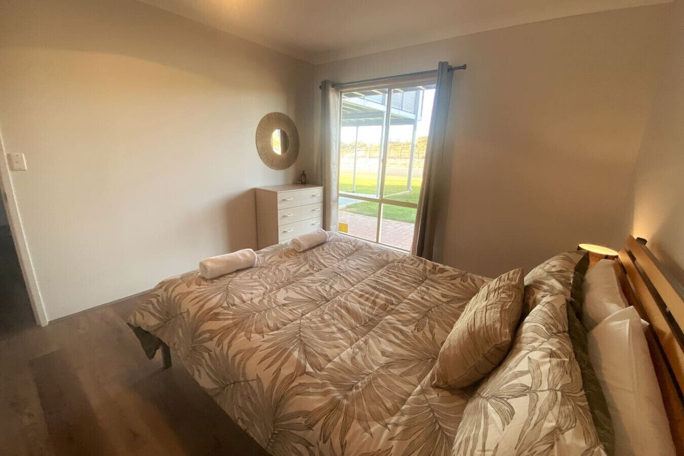 5 bedrooms, iron/ironing board, bed sheets