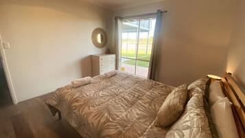 5 bedrooms, iron/ironing board, bed sheets