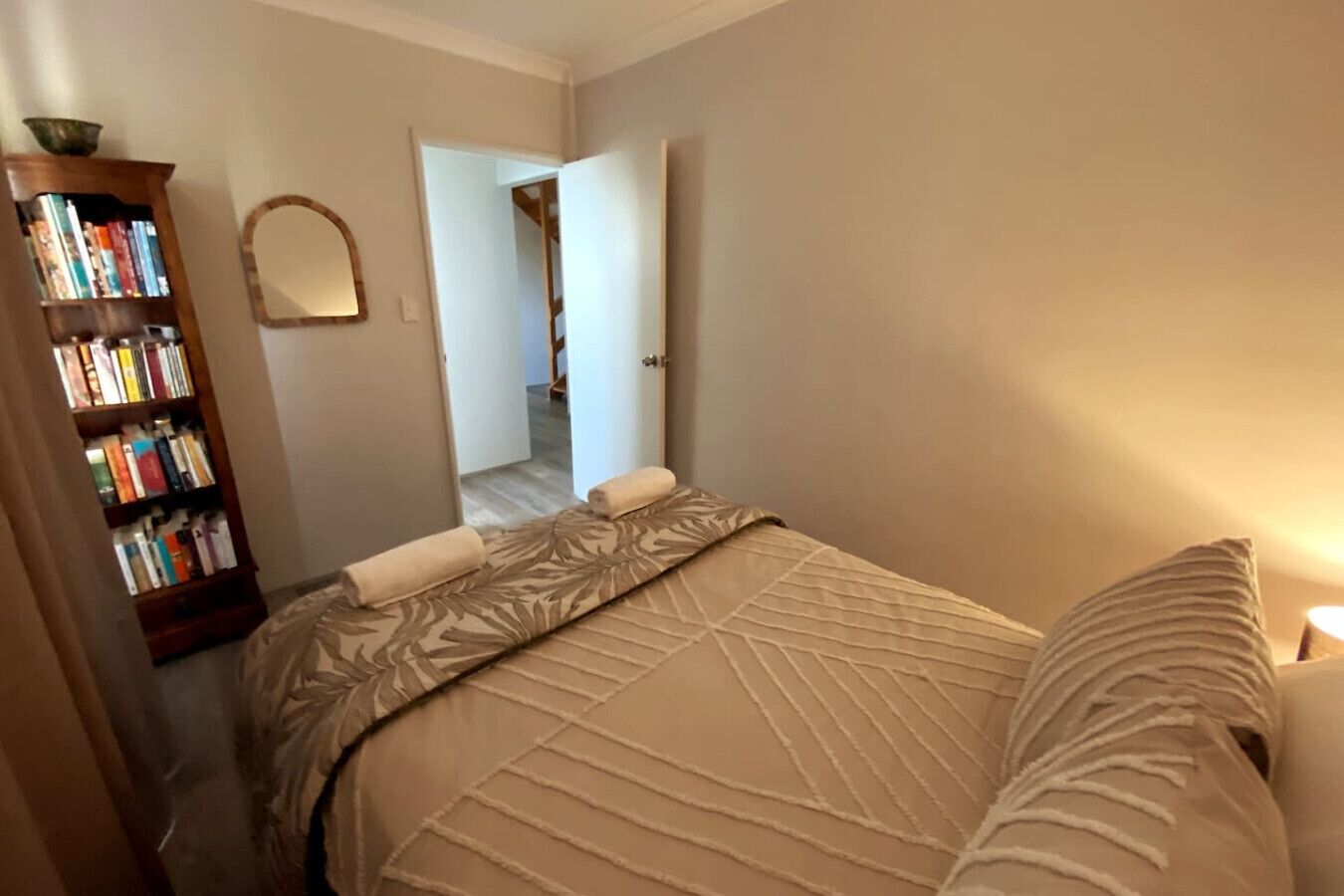 5 bedrooms, iron/ironing board, bed sheets