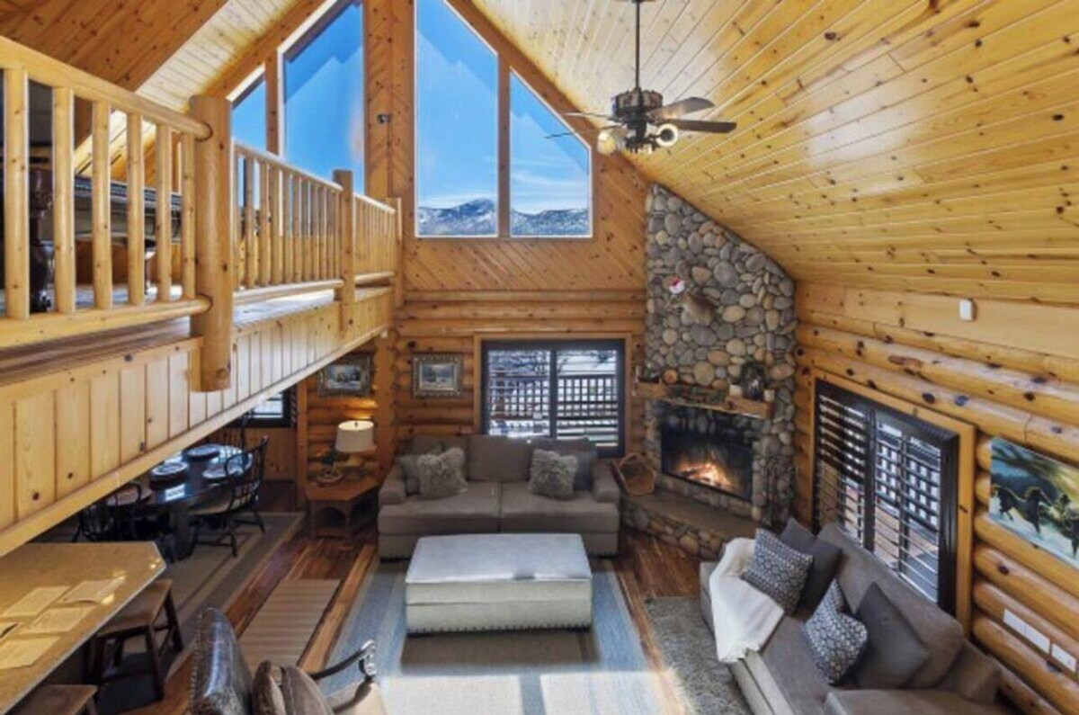 Cozy Sun-Soaked retreat, stunning view+Hot Tub In Castle Glenn Estates 564796