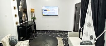 Exquisite 1-bedroom Condo