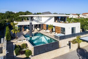 Outdoor pool, a heated pool - Villa Eternity (Linardici)