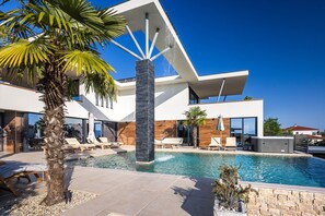 Outdoor pool, a heated pool - Villa Eternity (Linardici)