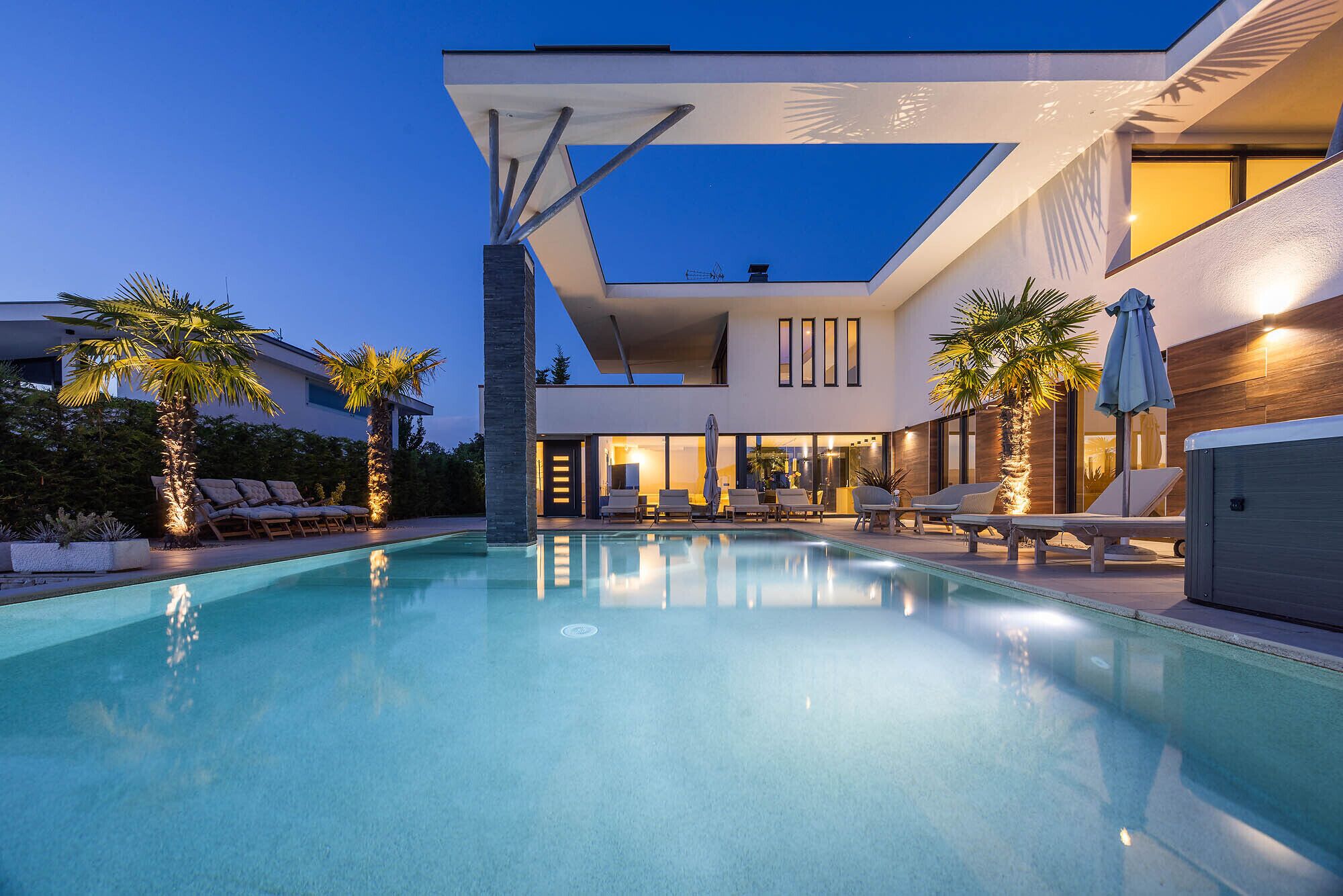 Outdoor pool, a heated pool