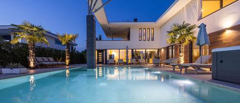 Outdoor pool, a heated pool