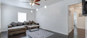 DOWNTOWN SAN ANTONIO 4 MIN FROM CONVENTION CENTRE!