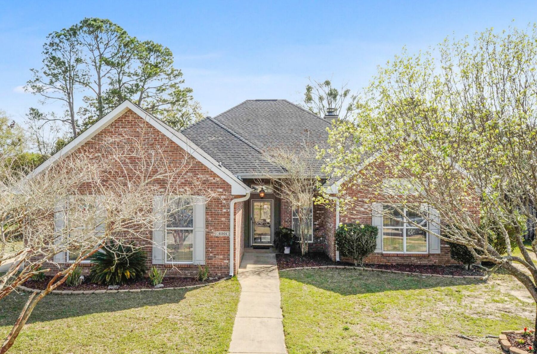 Ocean Springs home, close to downtown & beach