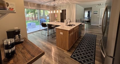 Perfect location! Family friendly 4 Bedroom home - 5 minute walk to the beach!