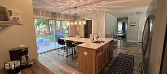 Perfect location! Family friendly 4 Bedroom home - 5 minute walk to the beach!